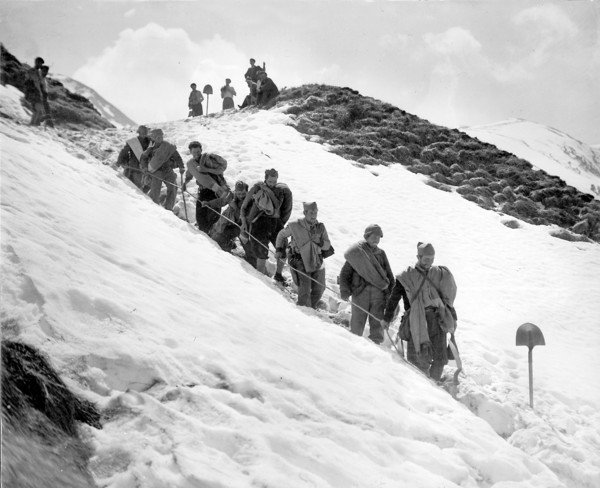 Troupes républicaines espagnoles en route pour la France, 1938