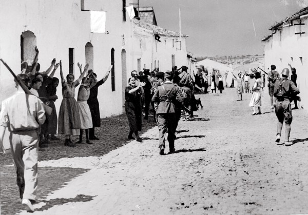 Le village de Constantina tombé aux mains des nationalistes, en 1936