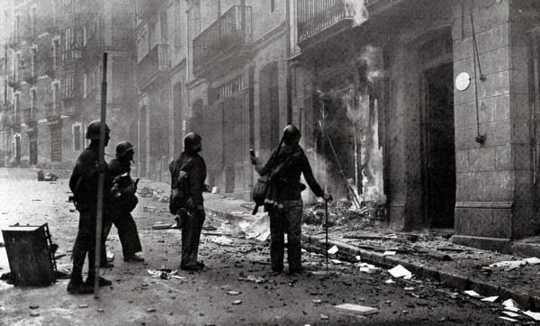 La ville d'Irun en ruines, en septembre 1936