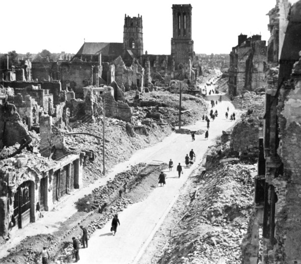 La ville de Caen, qui Ã  subit les bombardements du au débarquement des alliés.
