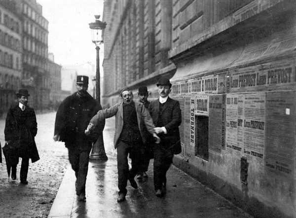Arrestation d'un manifestant le 1er mai 1906