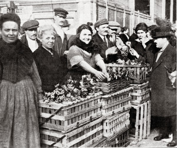 Vente de muguet le 1er mai 1921