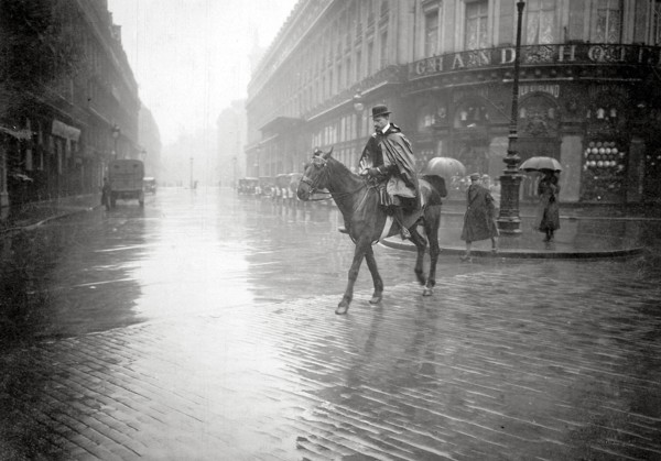 1er mai 1919 à Paris, sous la pluie