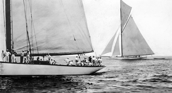 Le 22 août 1903, au large de New York, quelques secondes après le départ de la première épreuve de