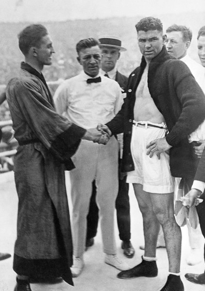 le 2 juillet 1921, le boxeur français Georges CARPENTIER et l'Américain Jack DEMPSEY, champion du