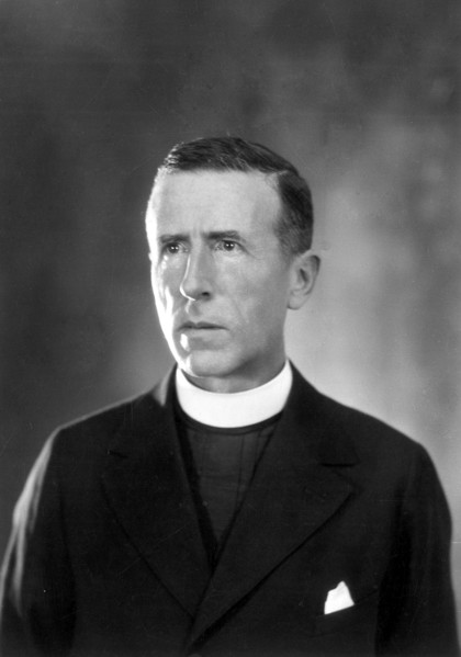 Le père Pierre Teilhard de Chardin, prêtre Jésuite, philosophe, paléontologue et géologue, 1881 -