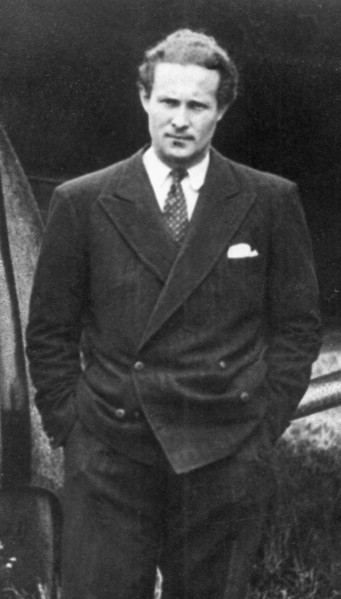 Portrait de Jean Mermoz en 1936, alors inspecteur général et pilote d'Air France.  Engagé dans