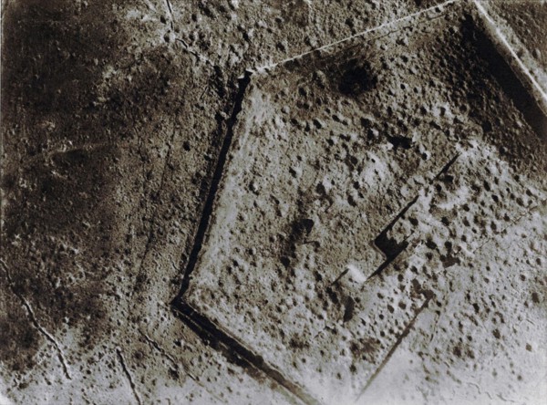 Le Fort Douaumont vu de 1200 mètres d'altitude, le 19 mai 1916