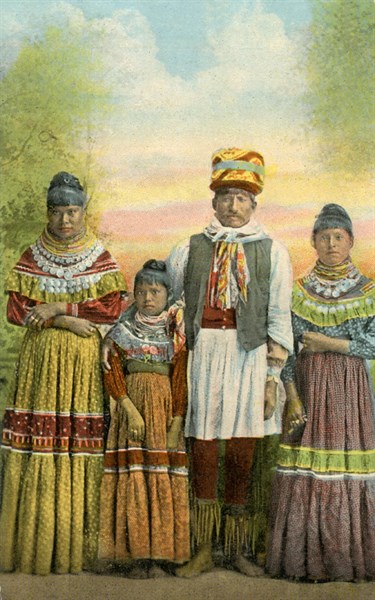 Carte postale représentant une famille Indienne Séminole, Floride