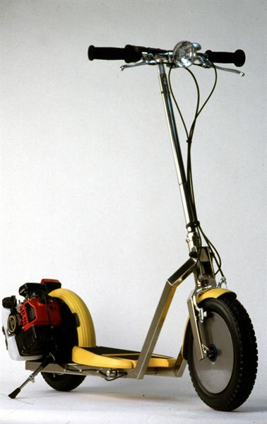 Patinette à moteur pliable