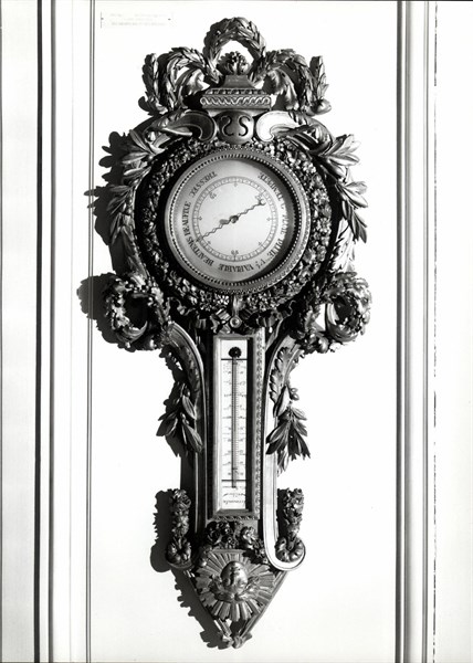 Baromètre en bois sculpté