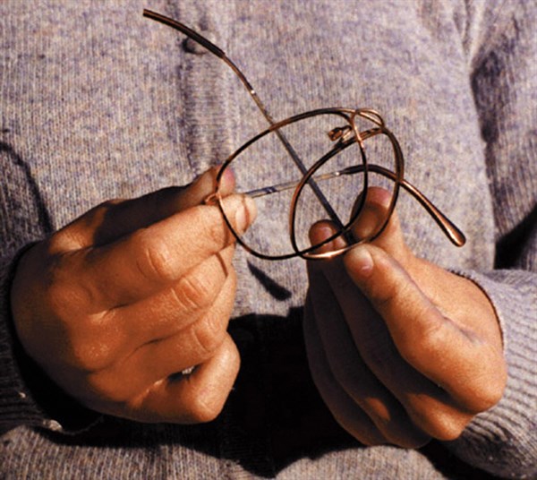 Eyeglass frames with shape-memory materials