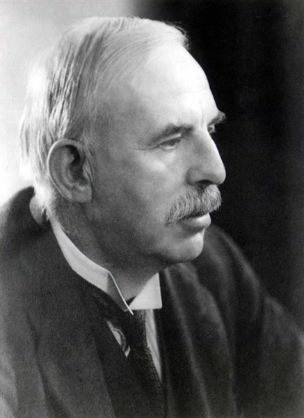 Portrait d' Ernest Rutherford, physicien britannique.