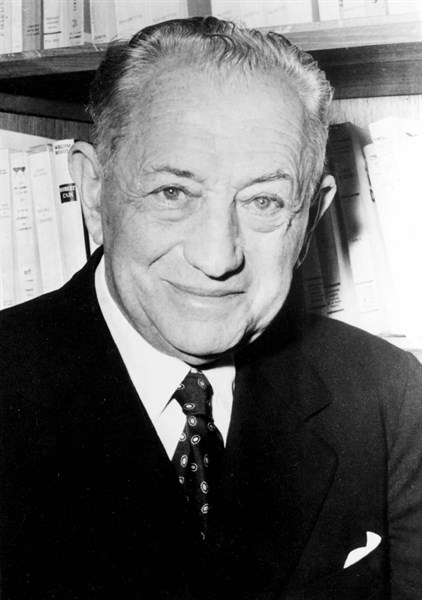 Portrait d'Eugène Schuller (en 1987), fondateur du groupe L'Oréal.