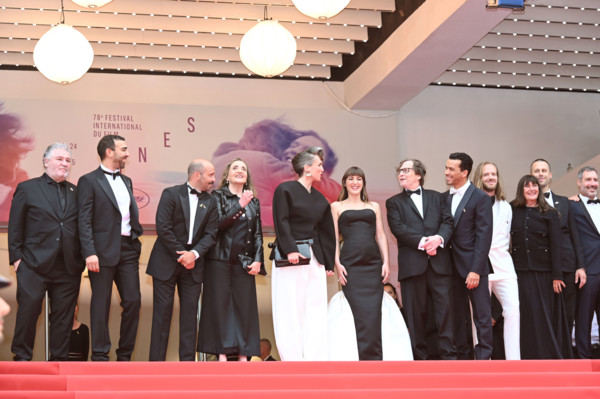 Cast and crew of "Partir un jour"