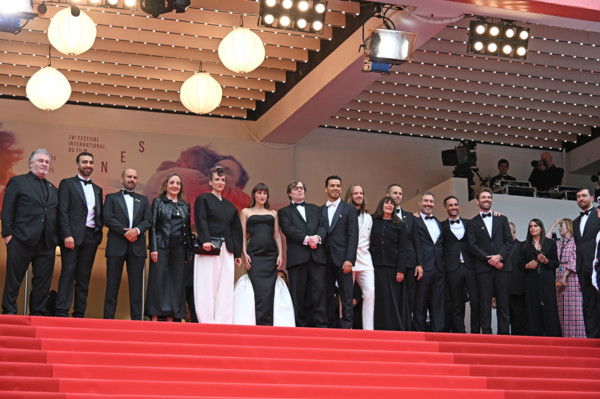 Cast and crew of "Partir un jour"