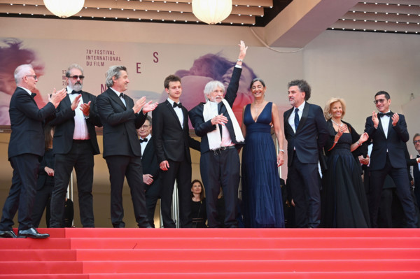 Montée des marches du film "La Venue de l'Avenir"