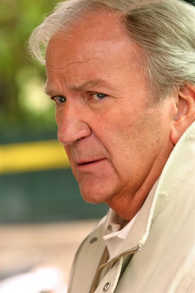 Pierre Mondy dans la série "Commissaire Cordier"