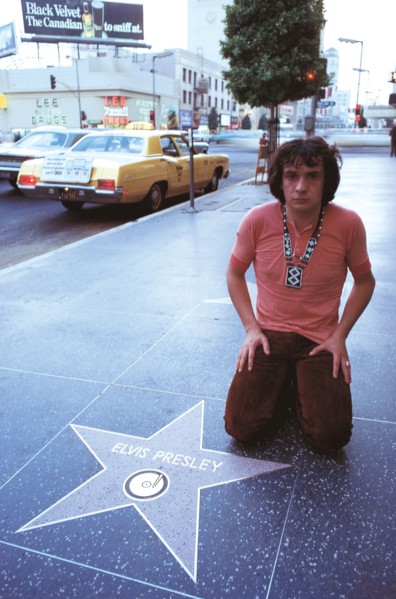 Michel Sardou sur Hollywood Boulevard devant l'étoile du King, Los Angeles