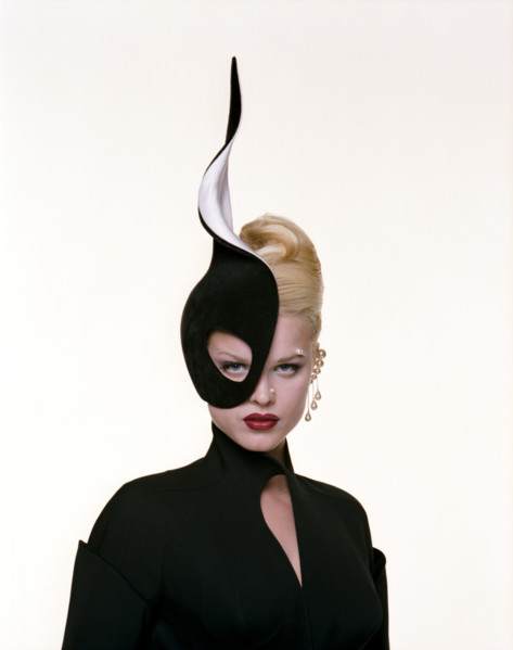 Eva Herzigova en Mugler