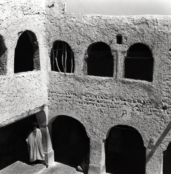 Cour de la mosquée de la cité de Ghardaïa, en Algérie