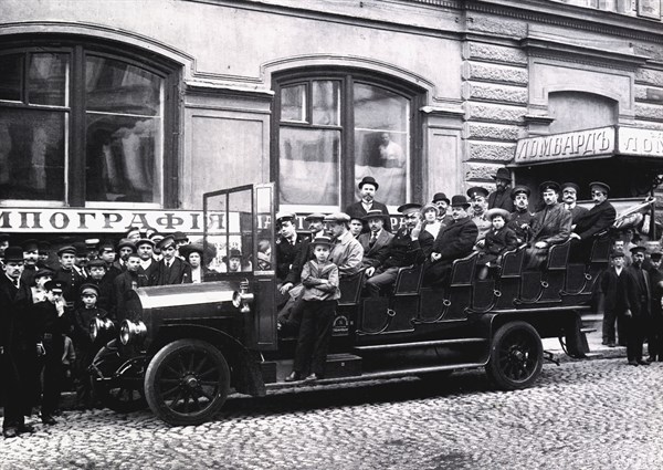 Saint-Petersbourg, 1er bus à plusieurs places