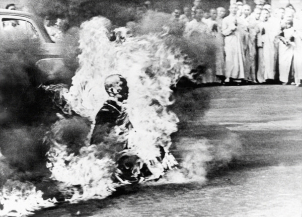Immolation par le feu du moine bouddhiste Quang Doc