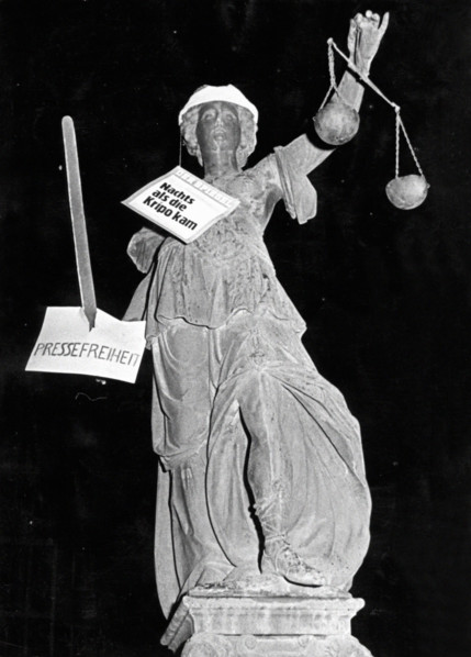 Affaire du Spiegel, la statue de la justice