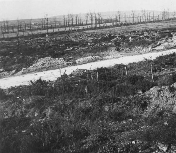 Paysage français dévasté, vers 1916