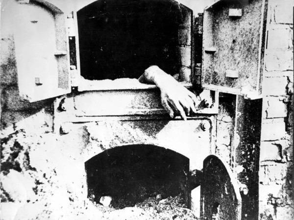 Four crématoire au camp de concentration d'Auschwitz-Birkenau