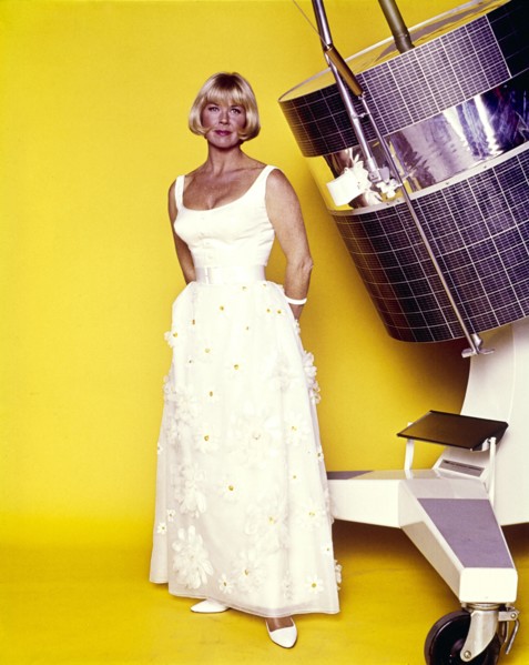 Doris DAY in a white dress