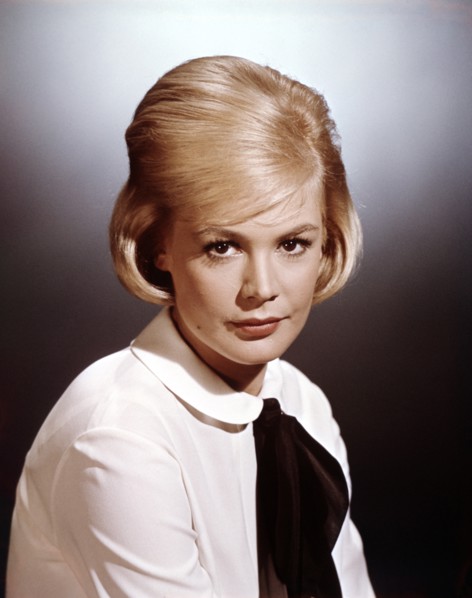 Sandra DEE