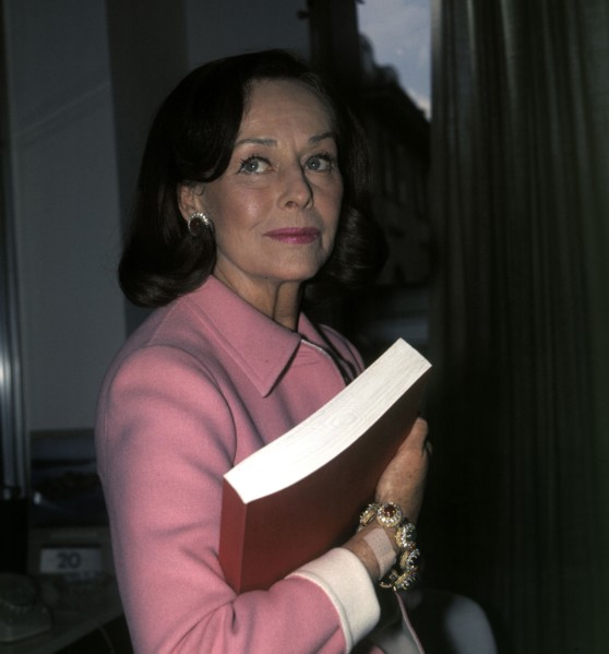 Paulette GODDARD introduces the last Remarque novel, 1971