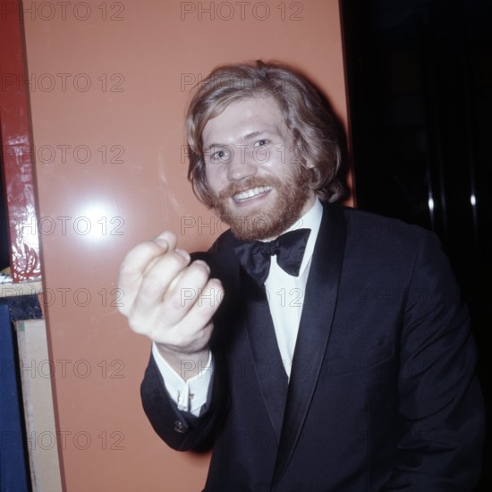 Raimund HARMSTORF with potatoes, 1972
