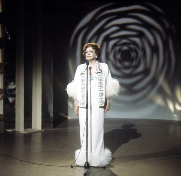 Zarah LEANDER at a performance