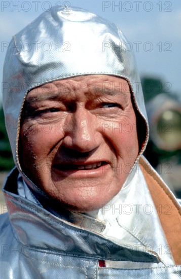 John WAYNE, portrait with protective hood in "The Undaunted", 1968