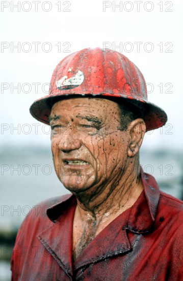 John WAYNE, portrait with hard hat in 'The Undaunted', 1968