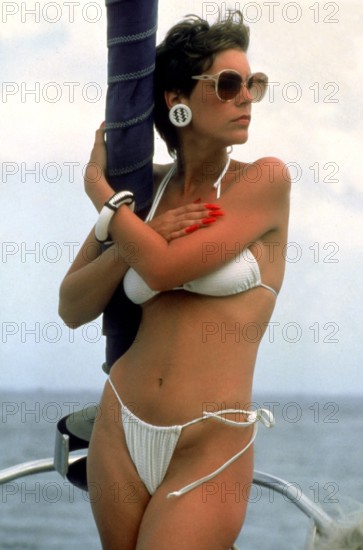 Jamie Lee CURTIS in a bikini