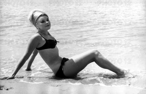 Elke SOMMER on the beach