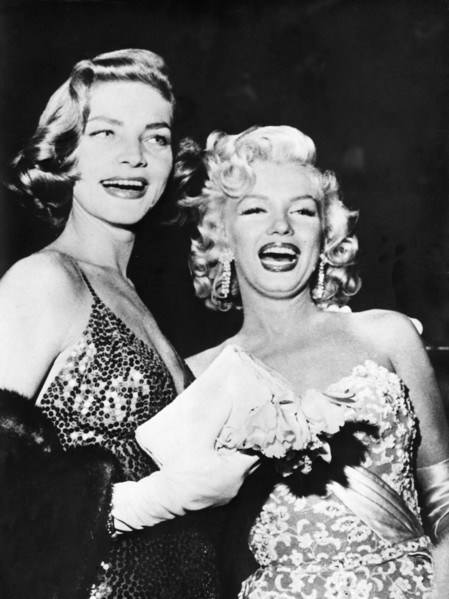 Lauren BACALL and Marilyn MONROE, 1954