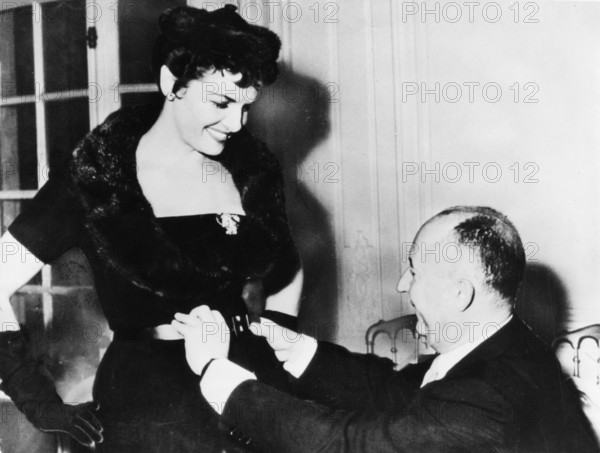 Jane RUSSELL and Christian DIOR in 1954