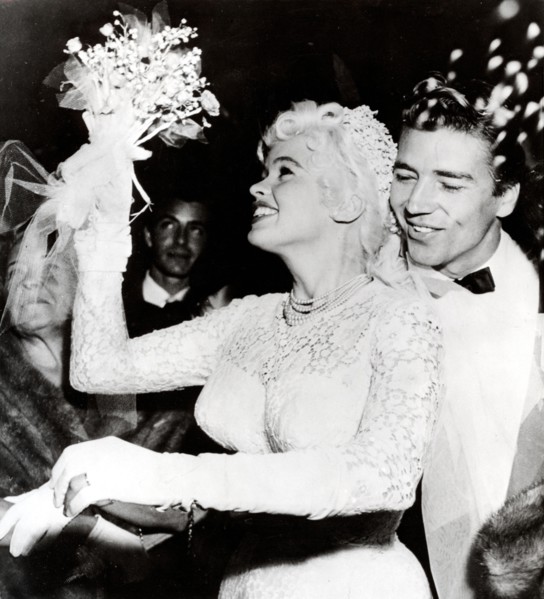 Jayne MANSFIELD marries Mickey HARGITAY