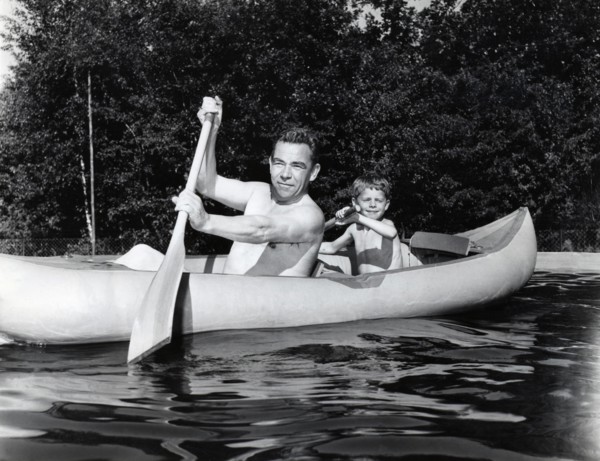 Peter FRANKENFELD with son Thomas in a canoe, 1959