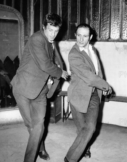 Jean Paul BELMONDO practices flamenco