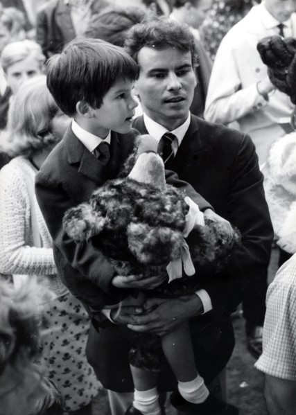 Horst BUCHHOLZ and son Christopher, 1966
