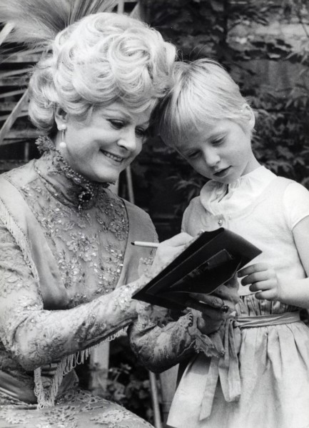 Marika RÖKK writing an autograph, 1971