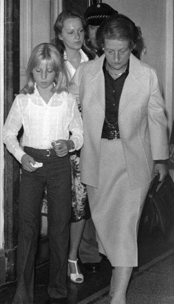 Carolin and Andrea VAN BERGEN, trial against Ingrid van Bergen, Munich 1977