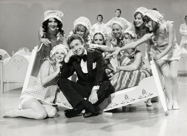 Peter ALEXANDER presents the 10th specialty show, 1975