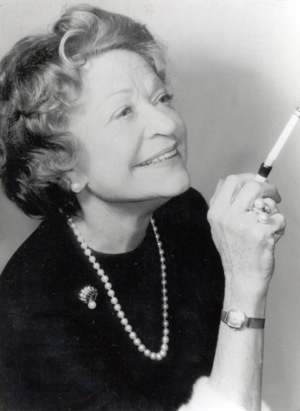 Grethe WEISER, portrait with cigarette