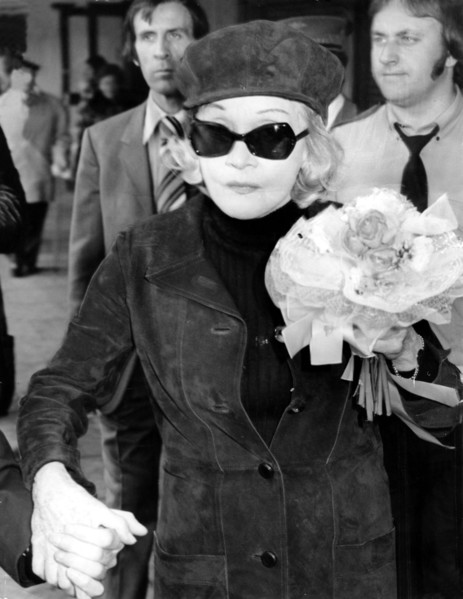 Marlene DIETRICH in London, 1975